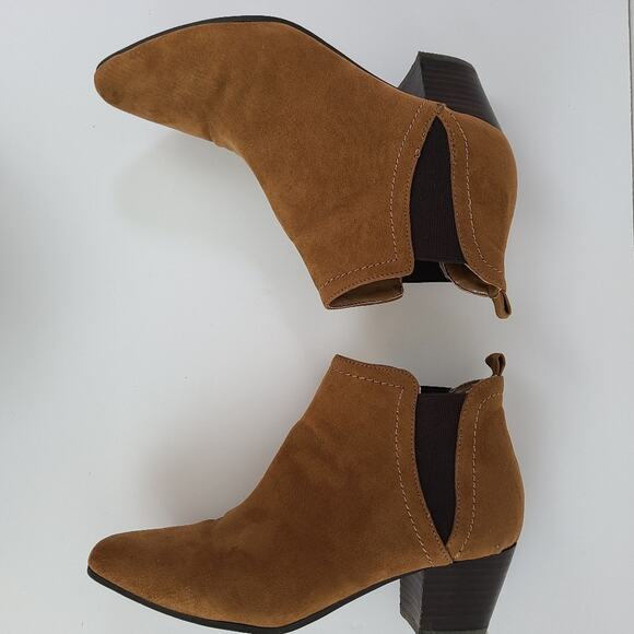 Unisa golden brown faux suede ankle booties, size 7.5 - Picture 4 of 8